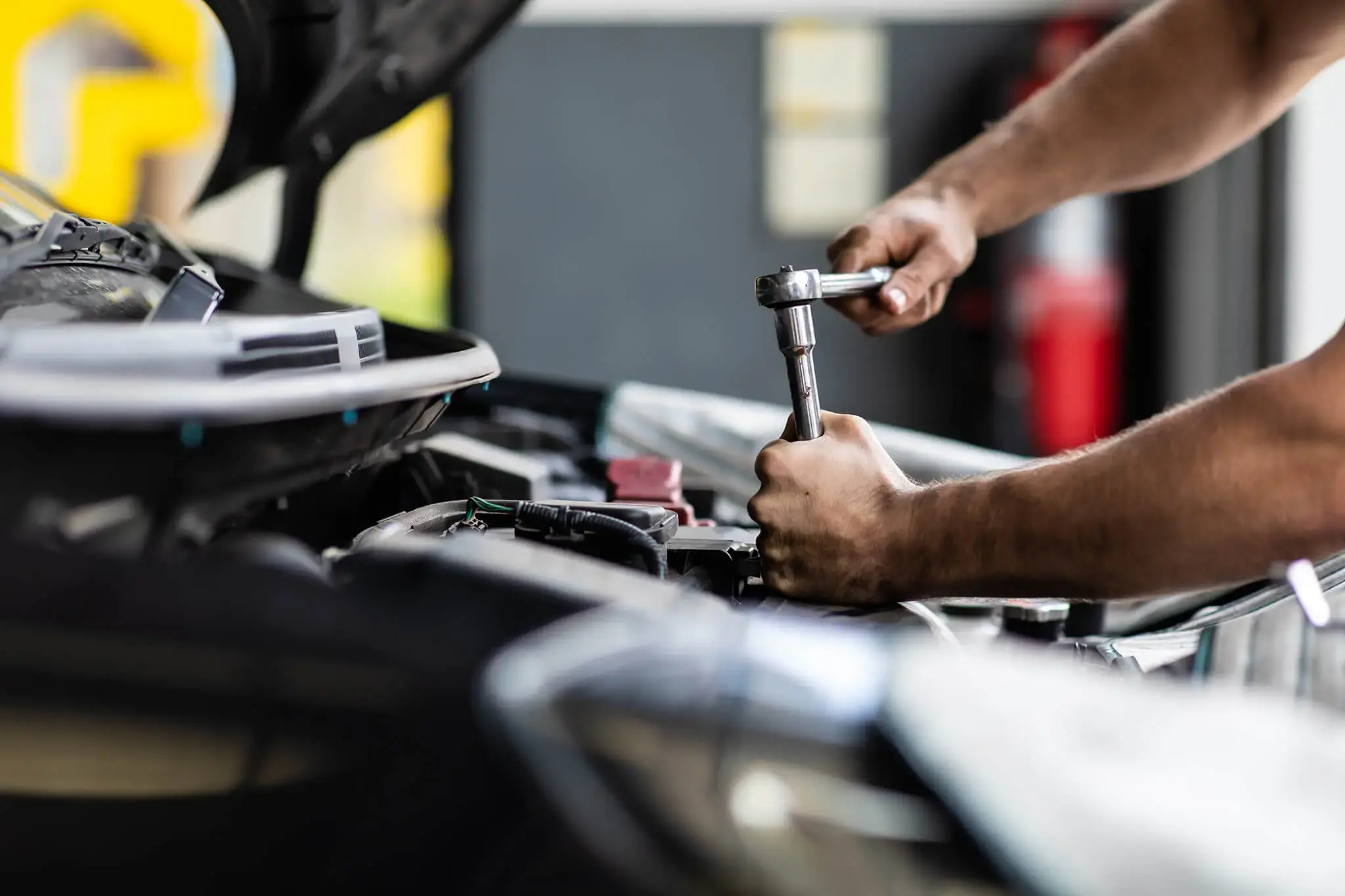 vehiculo-motor-reparando